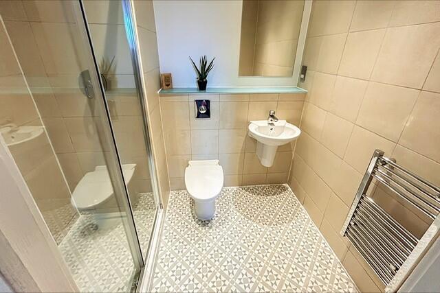 2 bed Apartment to rent Image 6