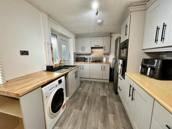 Kitchen/Dining Area