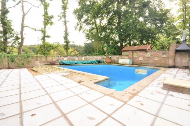 Garde/pool area