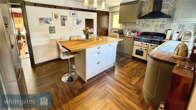 4 bed Detached for sale Image 7