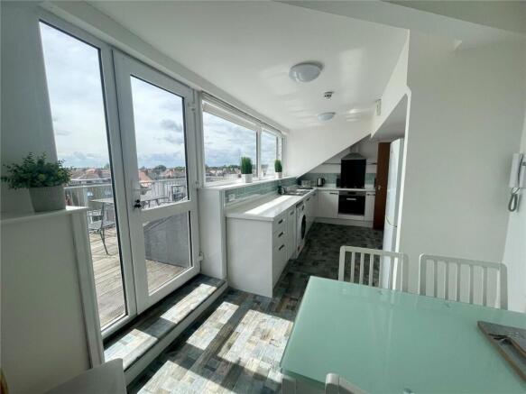 2 bed Penthouse for sale Image 8