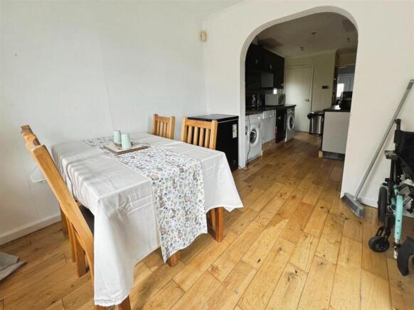 3 bed Semi-Detached for sale Image 9