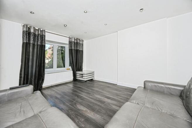 3 bed Semi-Detached for sale Image 4