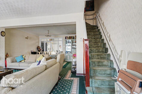 Roll Gardens, Gants Hill