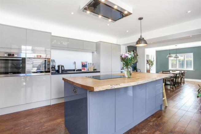 Kitchen 1.jpg