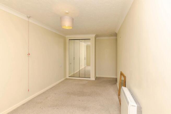 1 bed Apartment for sale Image 12