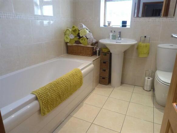 FAMILY BATHROOM
