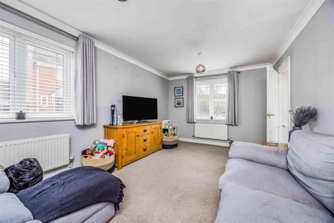 1 Caer Peris View, Portchester-Small-PorticoMarket