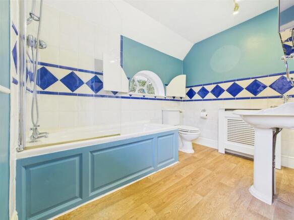 1 bed Detached for sale Image 8