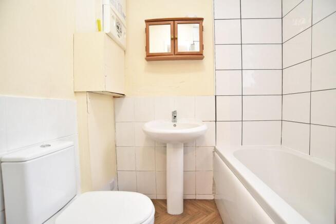 2 bed Terraced to rent Image 7