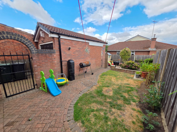 2 bed Semi-Detached for sale Image 11