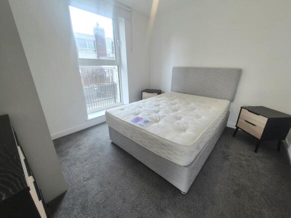 2 bed Apartment to rent Image 4