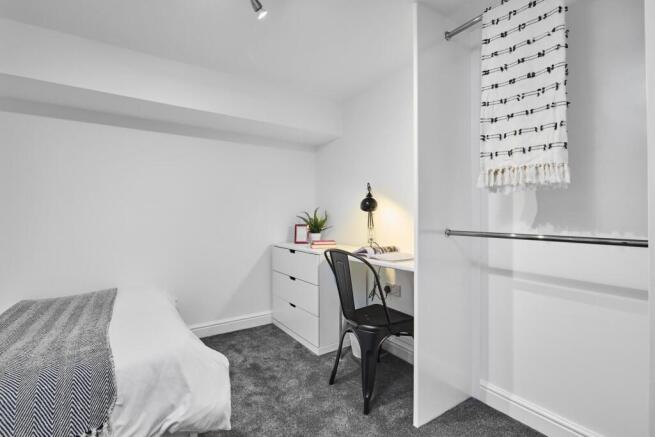 6 bed House to rent Image 12