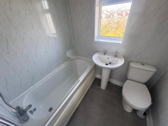 2 bed Terraced to rent Image 7