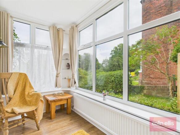 5 bed Detached for sale Image 4