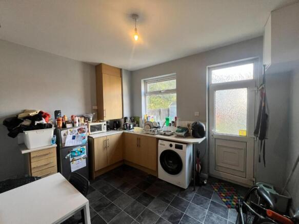 2 bed Terraced to rent Image 5