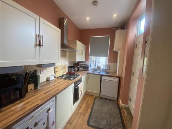 4 bed House for sale Image 4