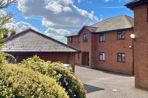 Ground Floor Flat, Ferndown Court, Station Road, SP6 1BU