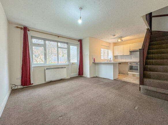 34 Lingfield Walk - Living room (2)