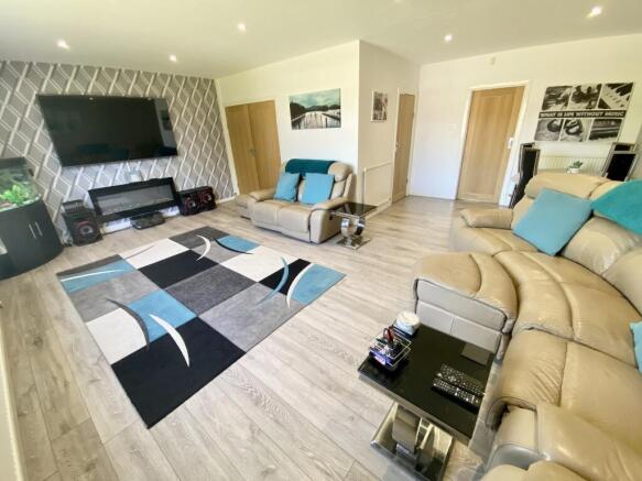 Lounge/Dining Room
