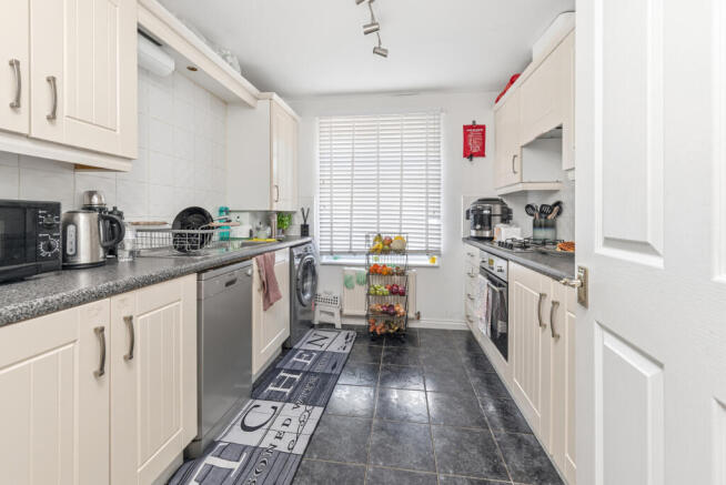 2 bed Flat for sale Image 7