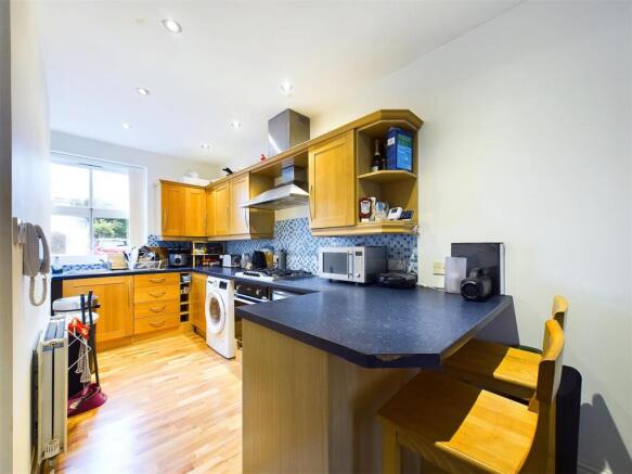 3 bed Terraced to rent Image 4