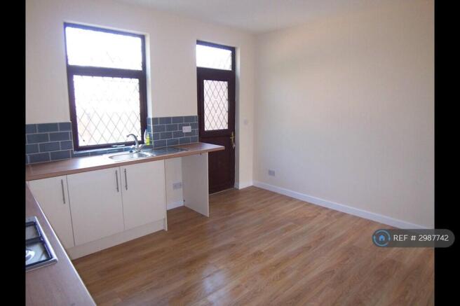 2 bed Terraced to rent Image 11