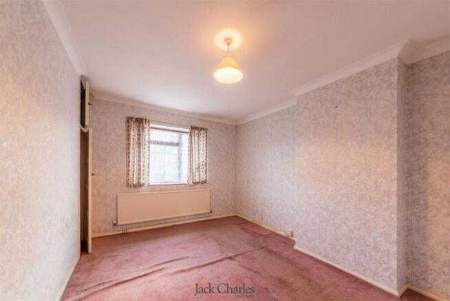 5. 29 Crundwell- Bedroom1 _.jpg