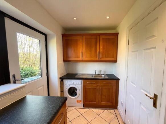 4 bed Detached for sale Image 6