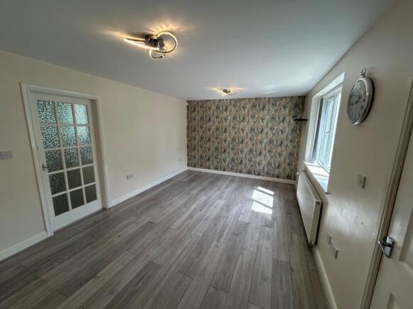 3 bed Semi-Detached to rent Image 6