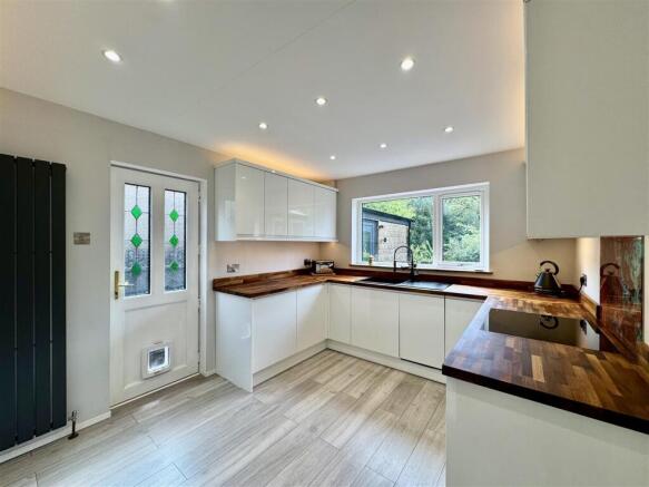 4 bed Detached for sale Image 9