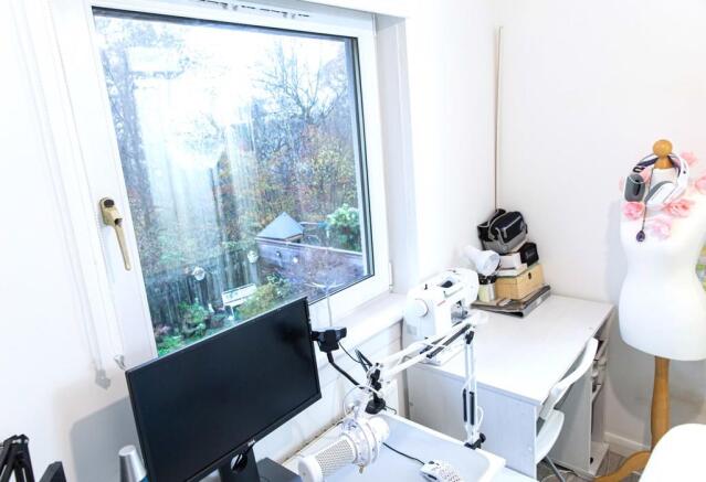 Bedroom 4/ Home Office