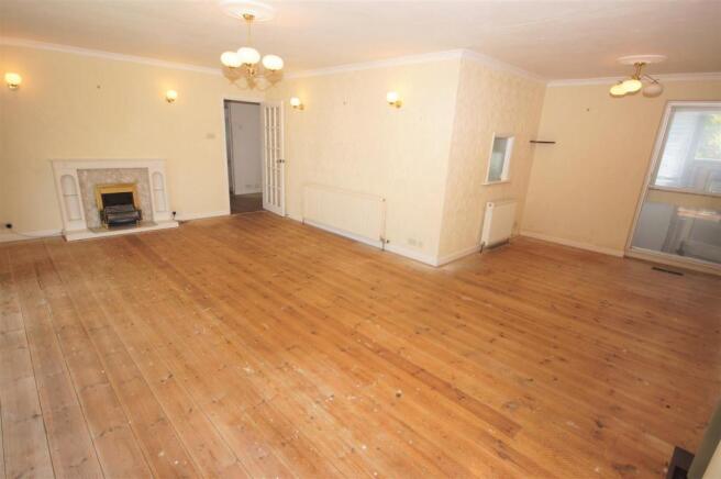 Living Room 3.JPG
