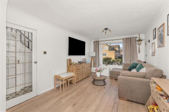 13 Riley Drive, Banbury-5.jpg