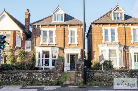 Station Road, Petersfield, GU32