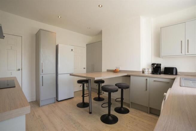 3 bed Terraced for sale Image 4