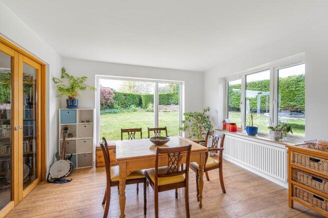 Manor Close, Seaford, East Sussex, BN25 4NX photo 4