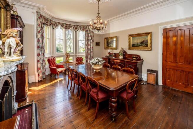 6 bed Detached for sale Image 9