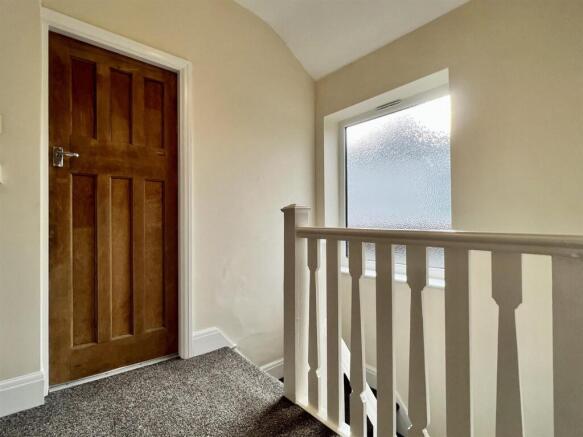 3 bed Semi-Detached to rent Image 12