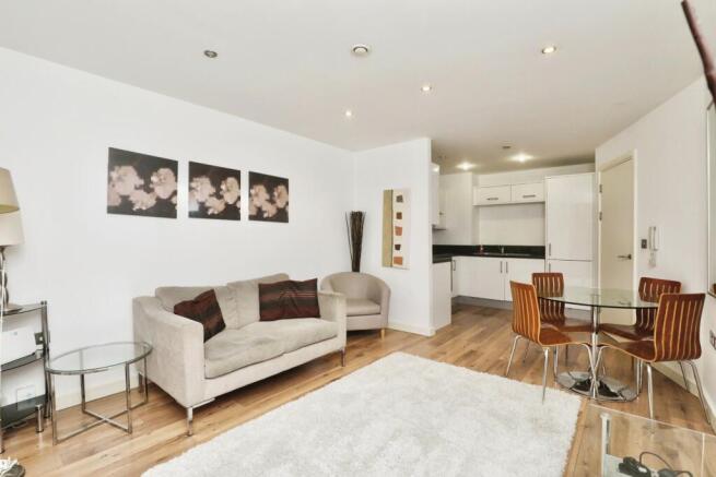 1 bed Flat for sale Image 5