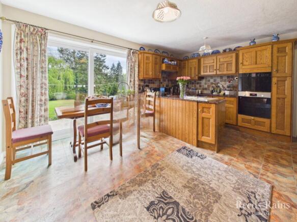 4 bed Detached for sale Image 6