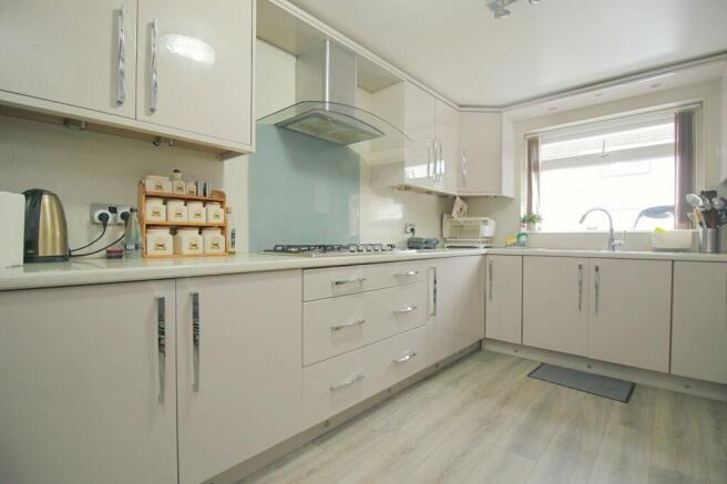 5 bed Semi-Detached for sale Image 10