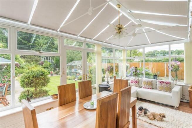 SPACIOUS GARDEN ROOM