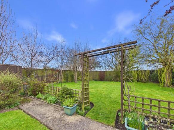 6 bed Detached for sale Image 11