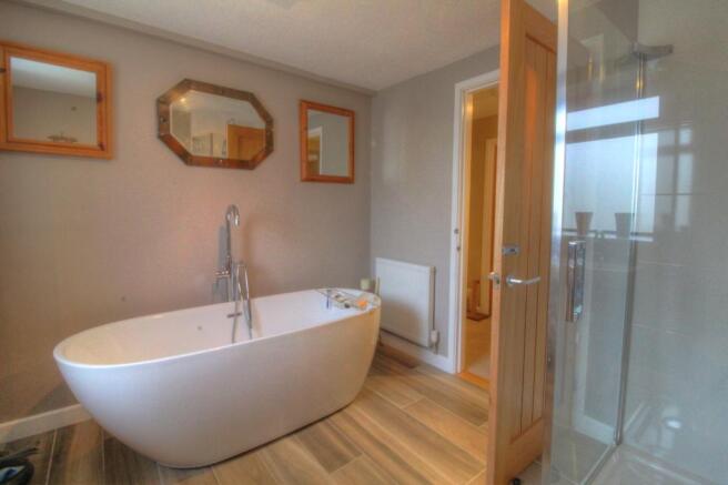 23 - Bathroom 2