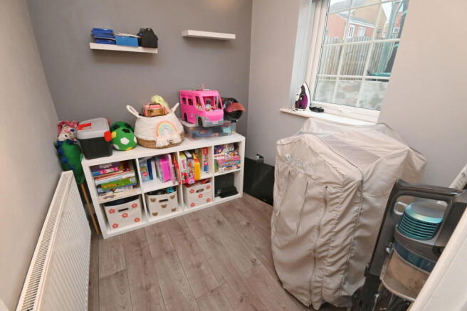 4 bed Semi-Detached for sale Image 9