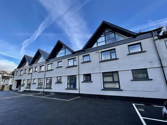 9 Bolton Court - 7.jpeg