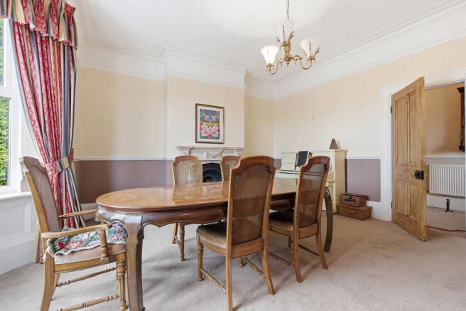 5 bed Semi-Detached for sale Image 11
