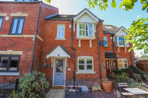 Spacious & tucked away in heart of Halesowen – The Rosegardens, Hagley Rd, B63 4JE