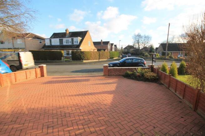 FRONT GARDEN